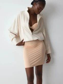 BODY MAKE-UP