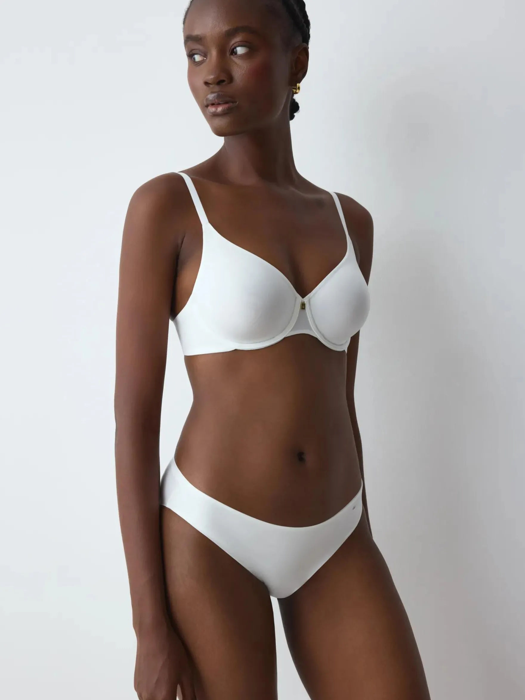 BODY MAKE-UP ESSENTIALS