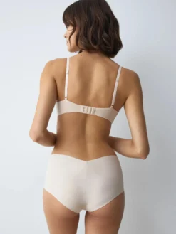 BODY MAKE-UP ESSENTIALS