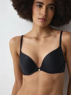 BODY MAKE-UP ESSENTIALS
