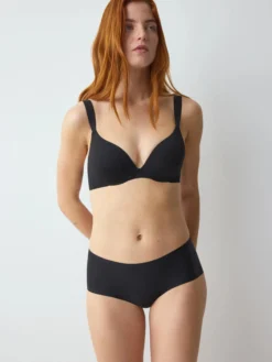 BODY MAKE-UP ILLUSION