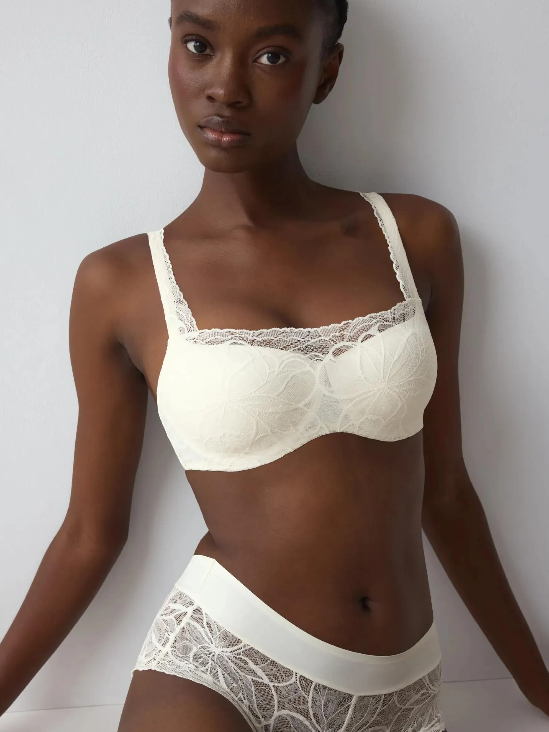 BODY MAKE-UP ILLUSION LACE