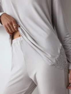 TIMELESS SENSUALITY